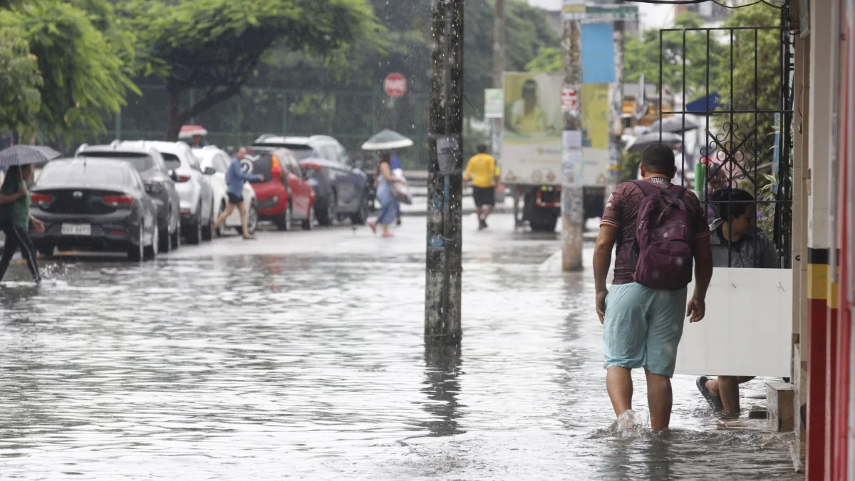 En sectores del norte de Guayaquil es común que se registren inundaciones por las lluvias.