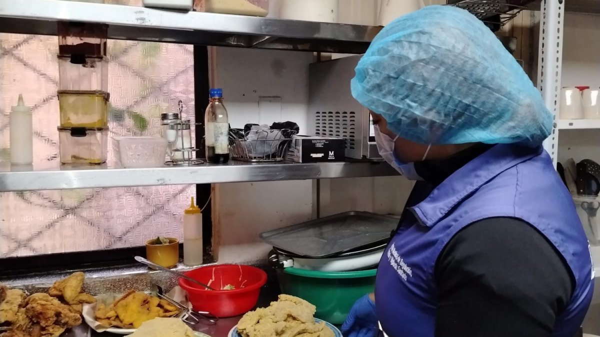Un restaurante ubicado en el sector del Hospital Vicente Corral Moscoso, en Cuenca, fue clausurado por la presencia de plagas.