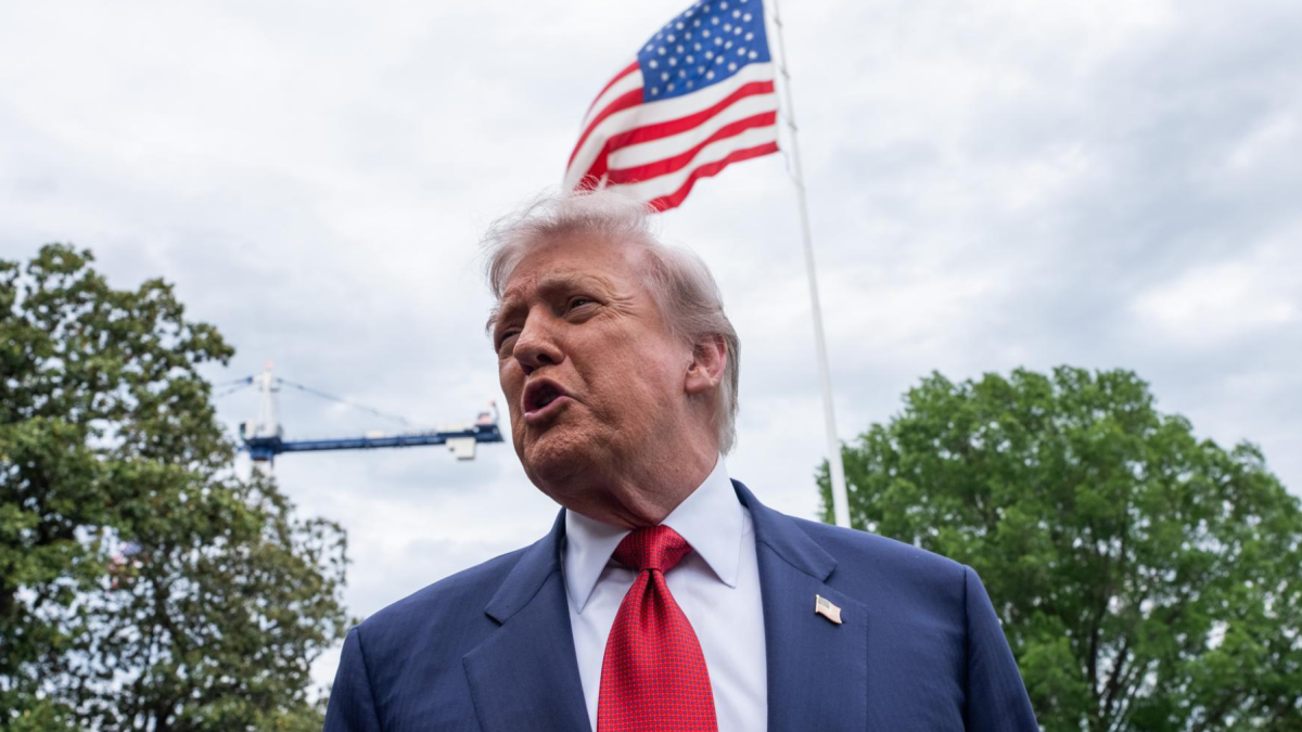 Referencial. Donald Trump durante un pronunciamiento en Washington, en medio de crecientes críticas por su gestión del conflicto con Irán.