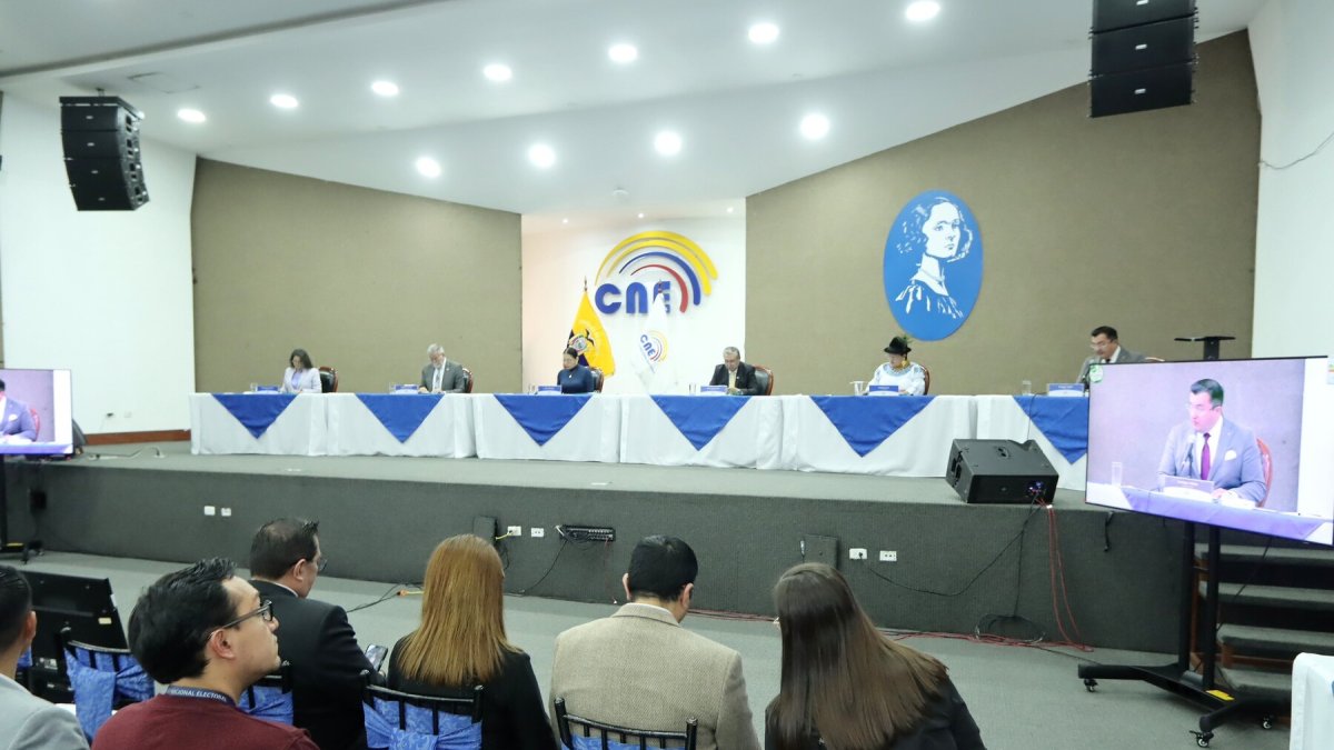 El Pleno del Consejo Nacional Electoral está conformado por cinco vocales.