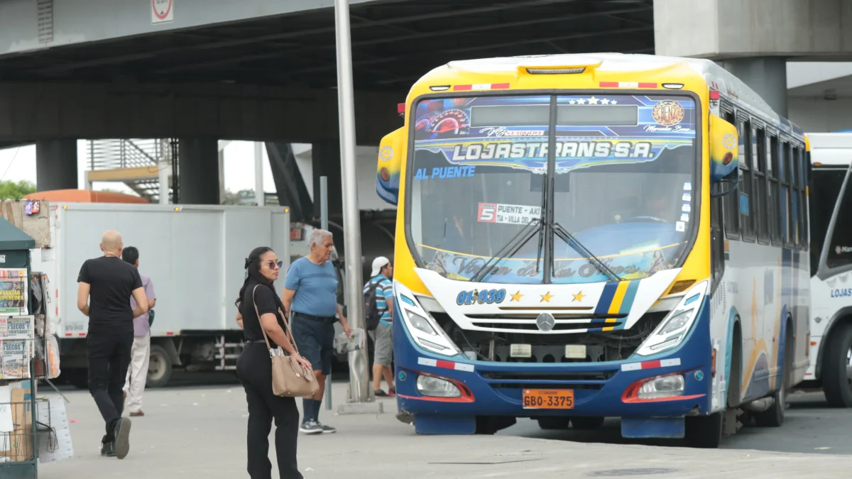 Asaltos en buses alarman a residentes de urbanizaciones de La Aurora