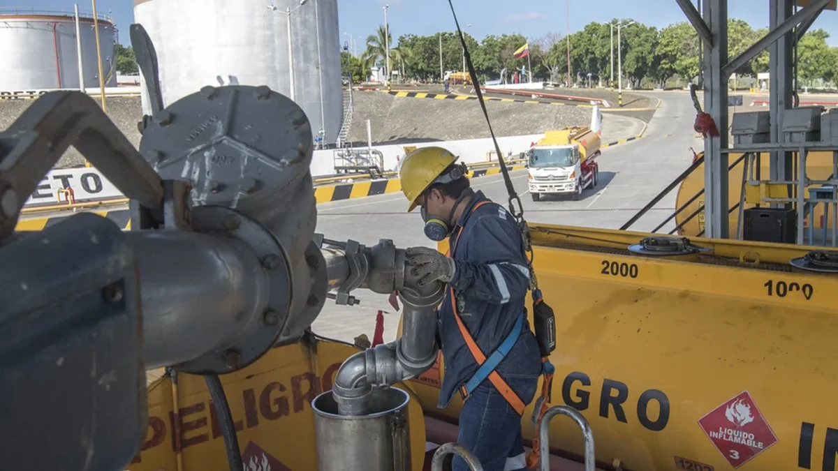 Petroecuador informó que el reingreso de la FCC permitirá aumentar la producción de gasolinas y gas doméstico (foto referencial).