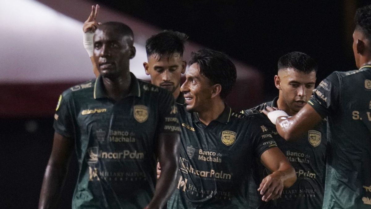 Ángel Mena fue el autor de un golazo con Orense ante Guayaquil City.
