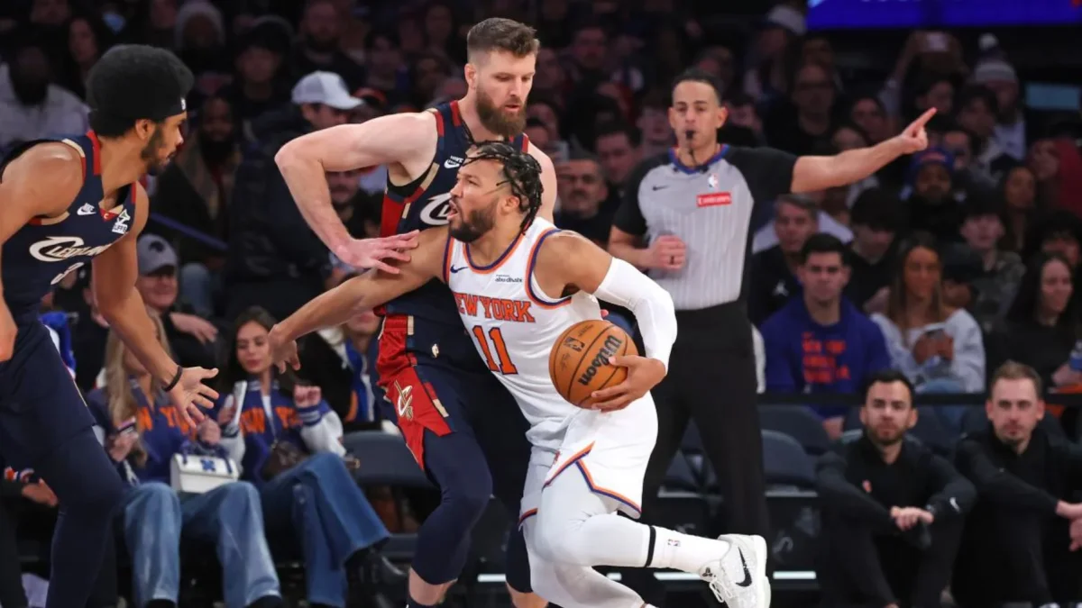 Los Knicks ante la férrea defensa de Cleveland en el arranque de la final del Este.