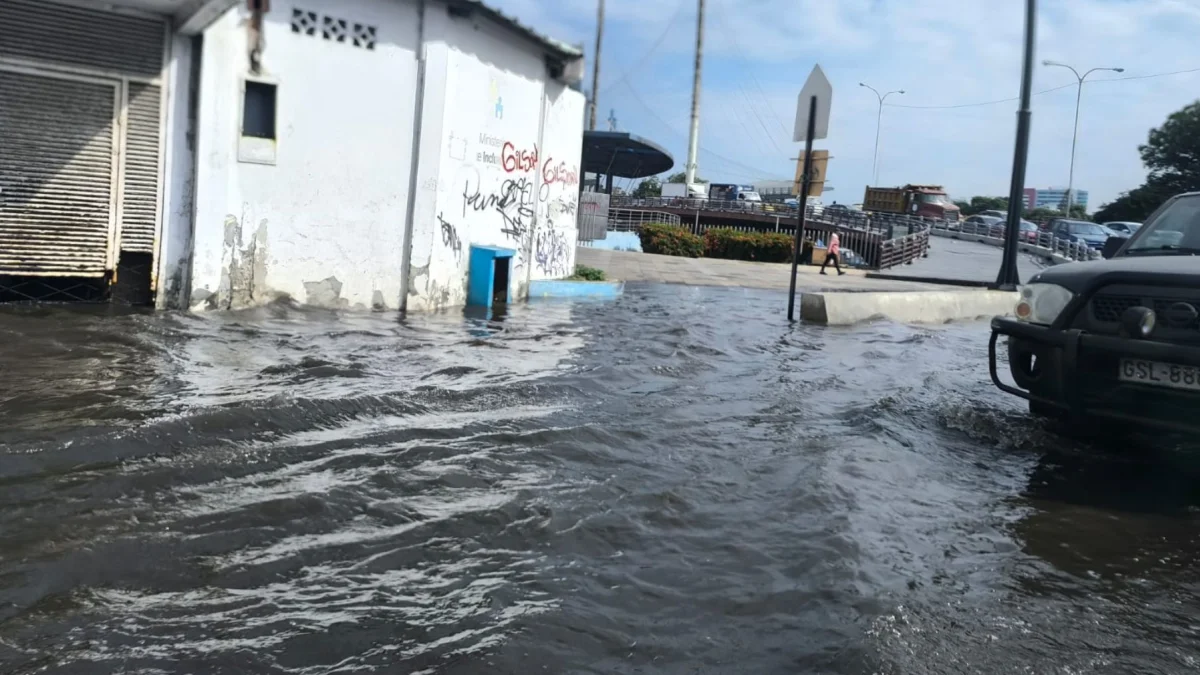 Pleamar en Guayaquil volvió a inundar vías del sur: ¿En qué sectores hay marea alta?