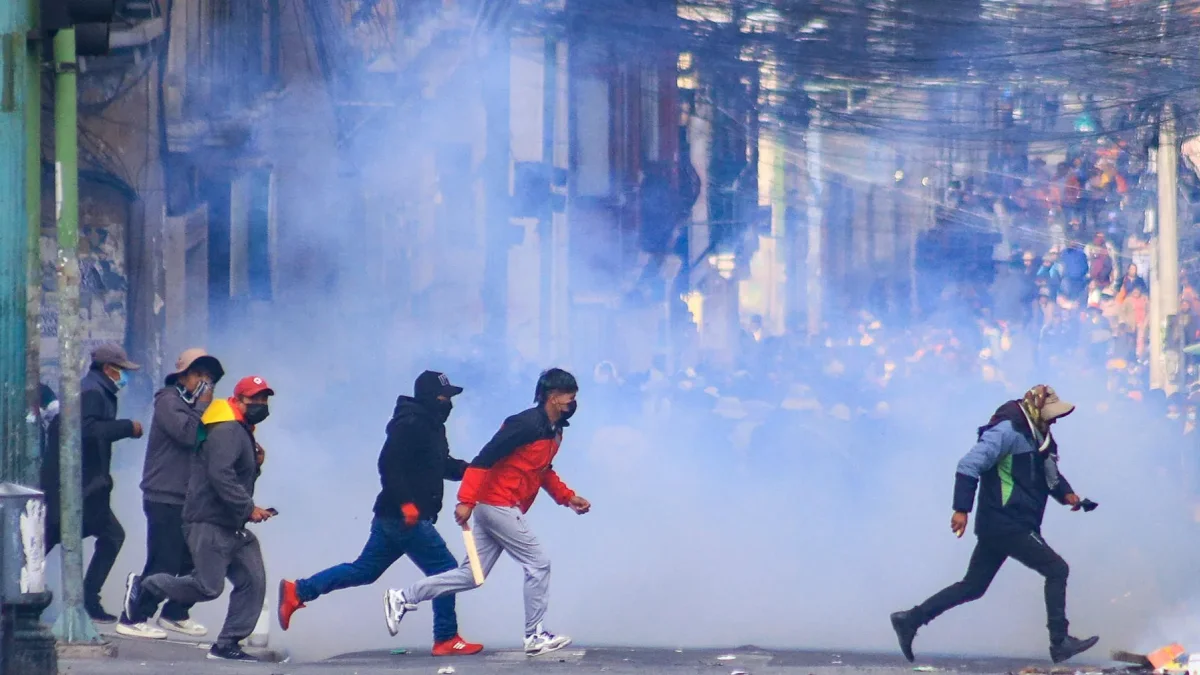 Protestas contra gobierno boliviano derivan en vandalismo y saqueos en entidades de La Paz