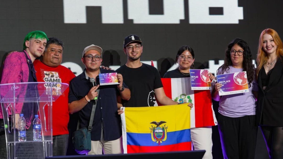 Los creadore de Rongú al rceibir el primer lugar en la categoría Best Game LATAM.