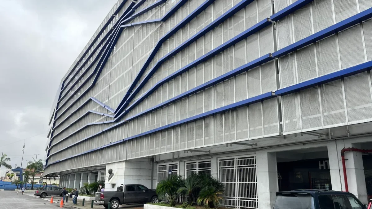 Varios palcos del estadio Capwell entre los bienes a subastar por CFN.