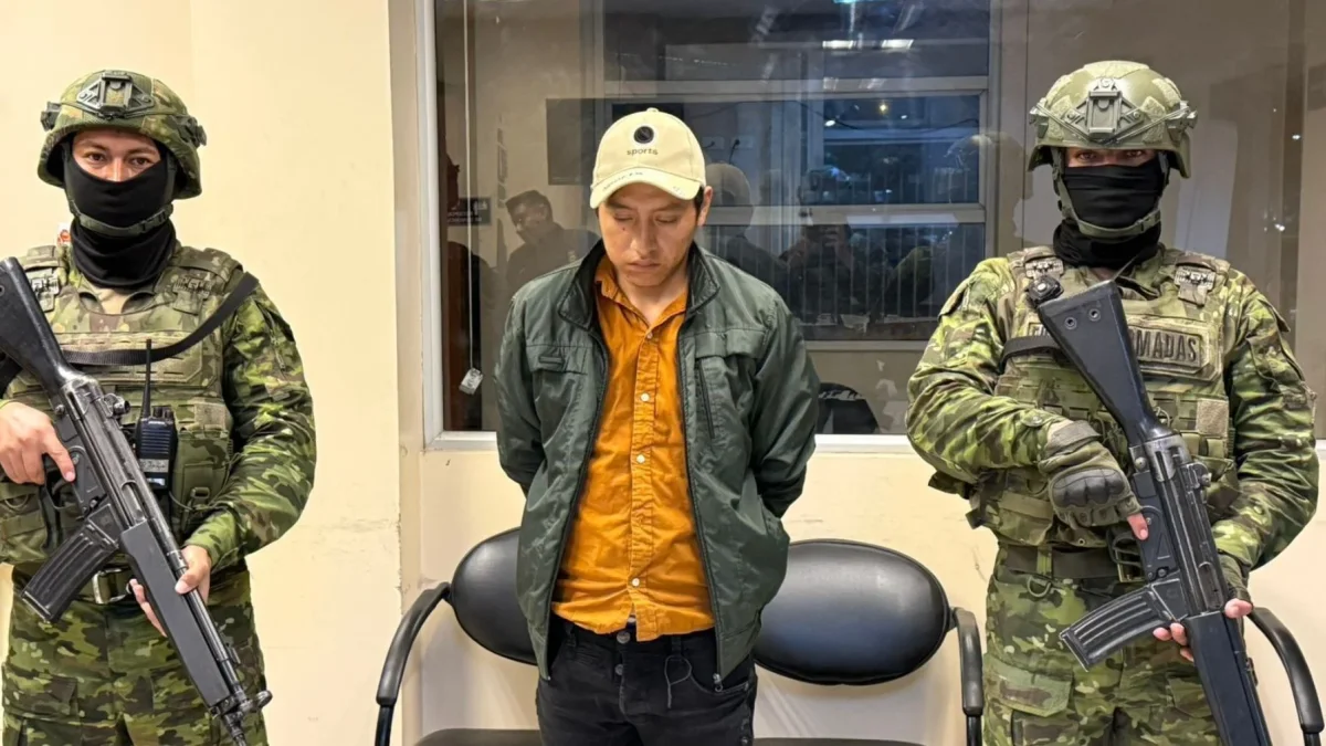 Militares detuvieron a un hombre con droga durante operativo en Riobamba, Chimborazo.