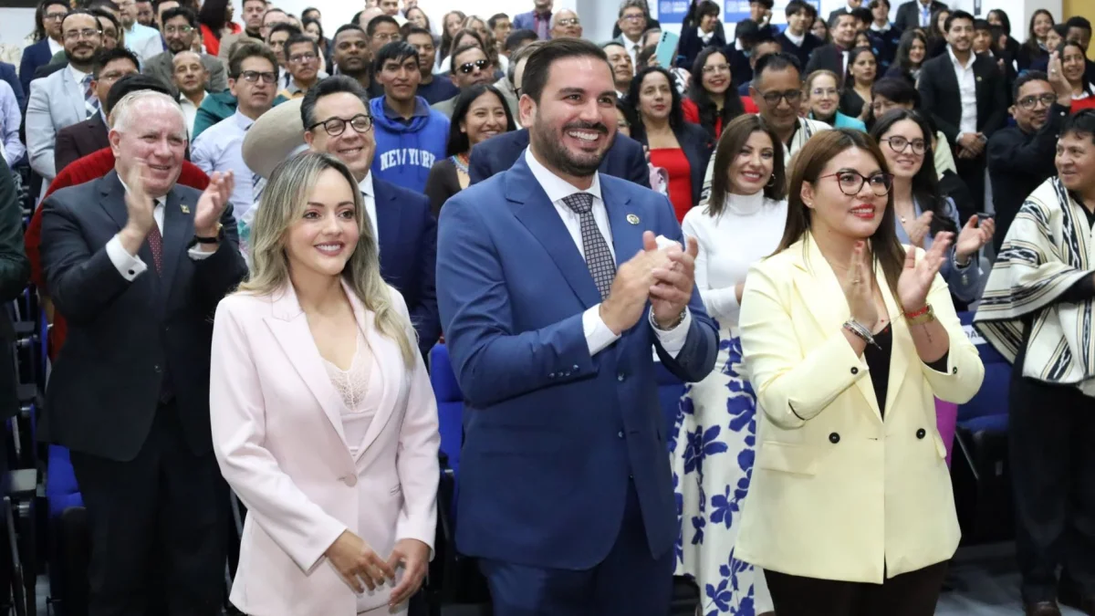 El presidente del Consejo de Participación Ciudadana y Control Social (CPCCS), Andrés Fantoni (c), y la vicepresidenta Jazmín Enríquez (d).