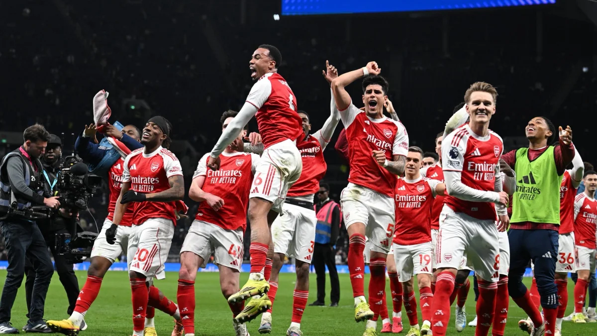 Piero Hincapié campeón con Arsenal, pero su video viral fue lo más comentado