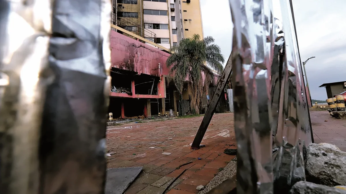 Moradores son amenazados por denunciar robos en el edificio Multicomercio, en Guayaquil