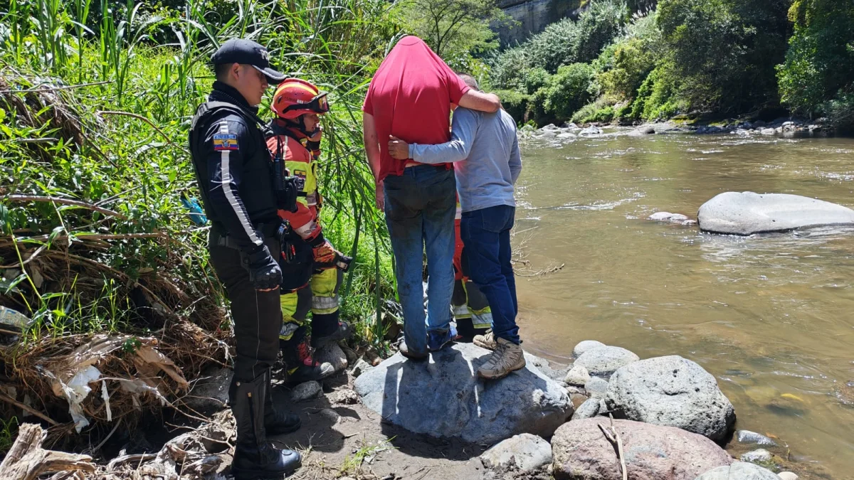 Rescatan a joven reportado como desaparecido en el puente de El Chiche