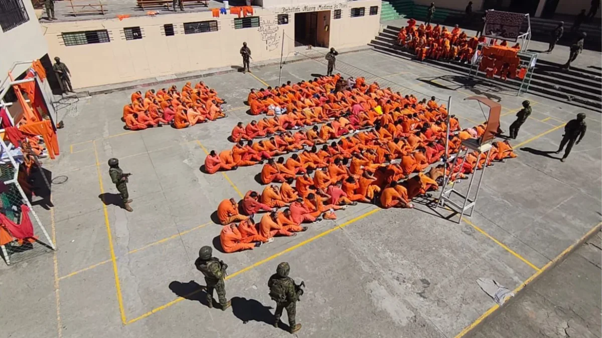 Hallan droga y 78 armas blancas en cárceles de Chimborazo y Bolívar