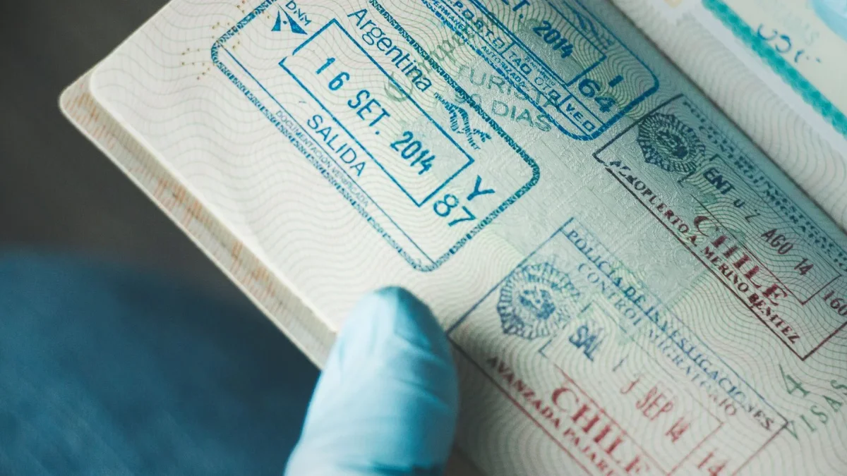 El pasaporte ecuatoriano permite el acceso sin visa a solo 94 destinos de un total de 227 posibles, por detrás de Perú: 142, Colombia: 131, Honduras: 130, Nicaragua: 126, Venezuela: 118.