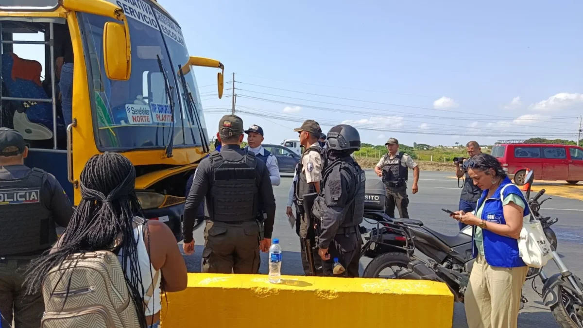 Bloqueo policial frena protesta de familiares de reos en peaje de Guayaquil: esto se sabe