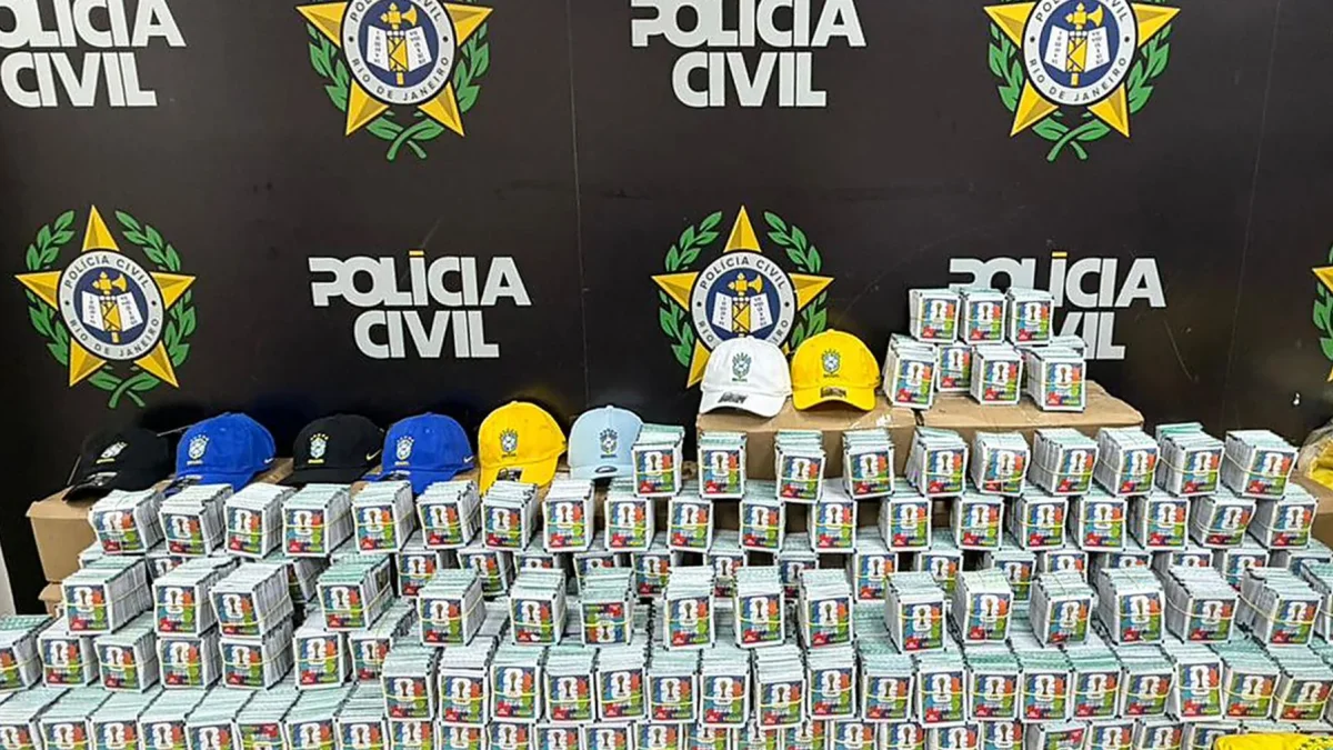 Policía de Brasil decomisa 200.000 cromos falsos del Mundial 2026