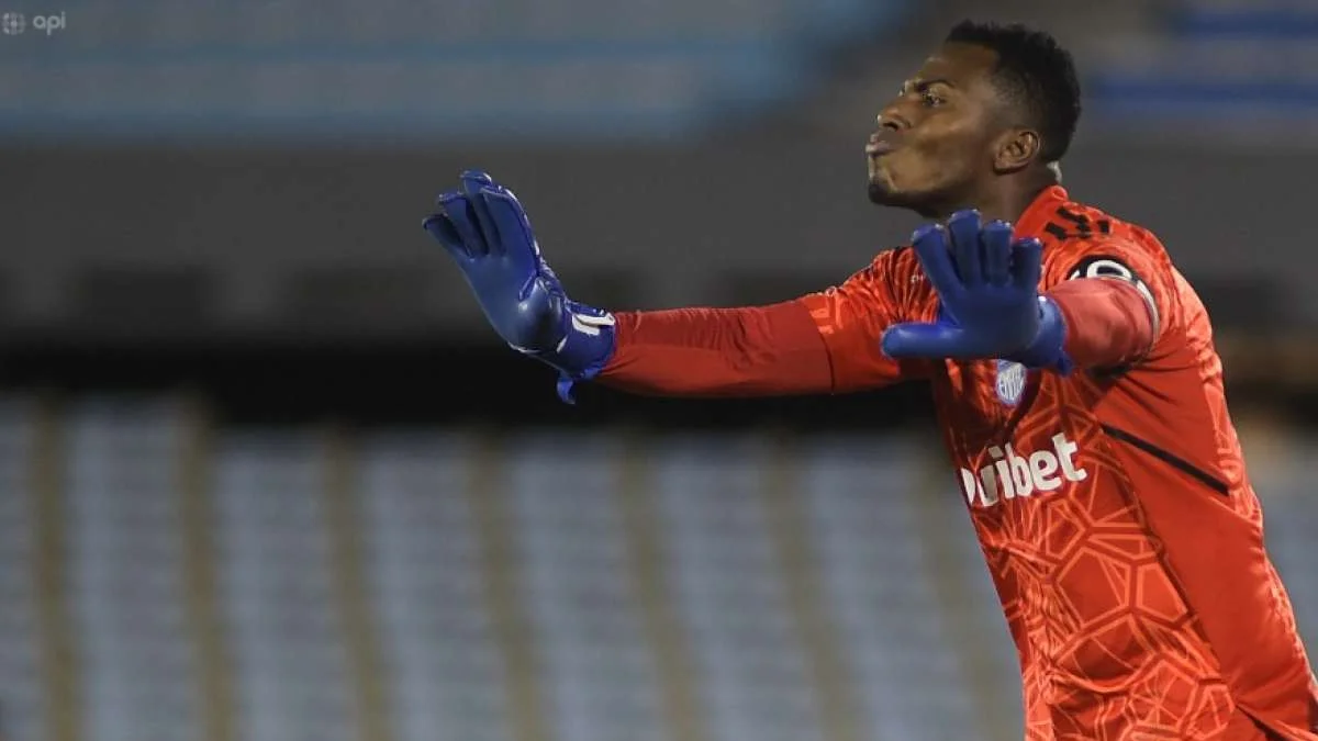 Pedro Ortiz, en problemas con Emelec: El aquero quedaría descartado para el duelo ante Macará
