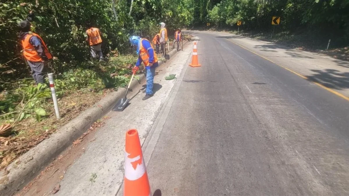 Referencial. Autoridades activan controles viales en todo Ecuador para prevenir accidentes durante viajes del feriado nacional.