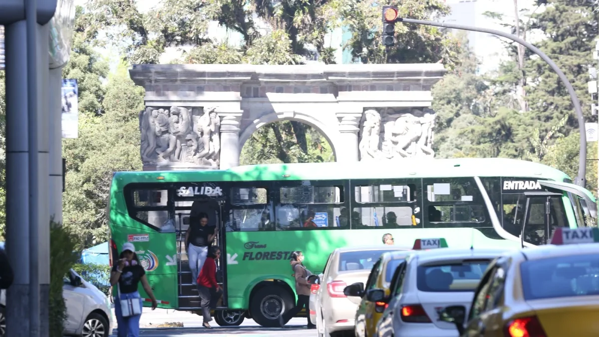 Alza del pasaje de buses en Quito genera polémica y críticas al Municipio