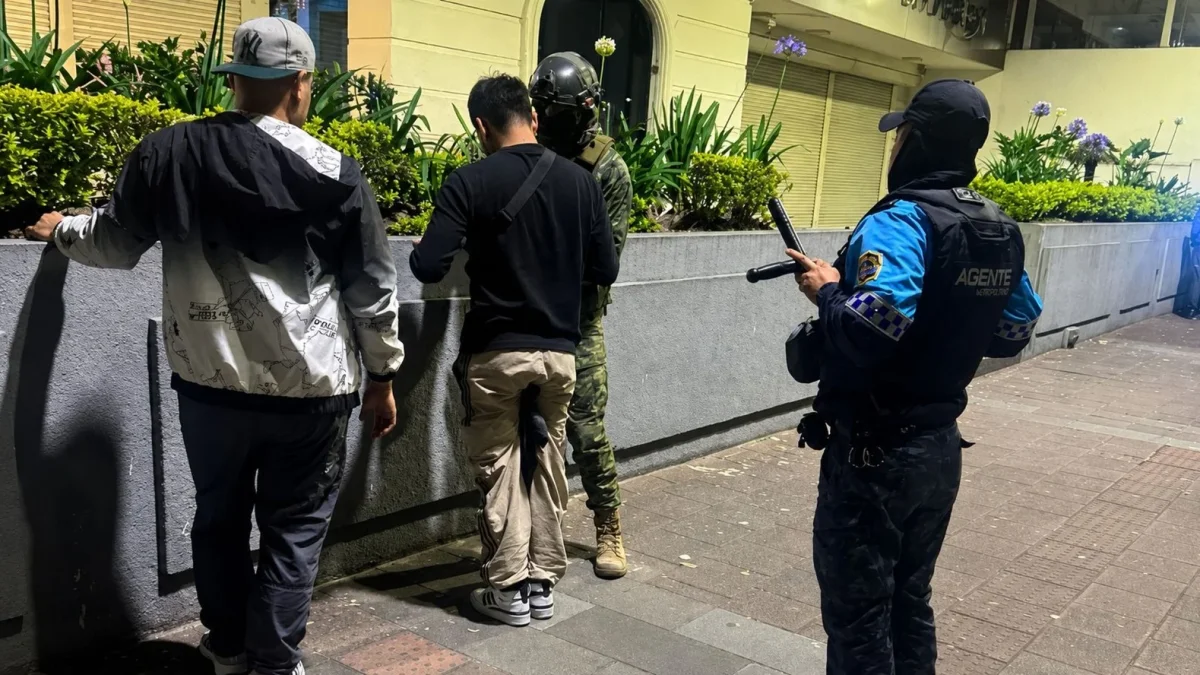 Macrooperativos dejan cuatro detenidos y locales intervenidos en Quito