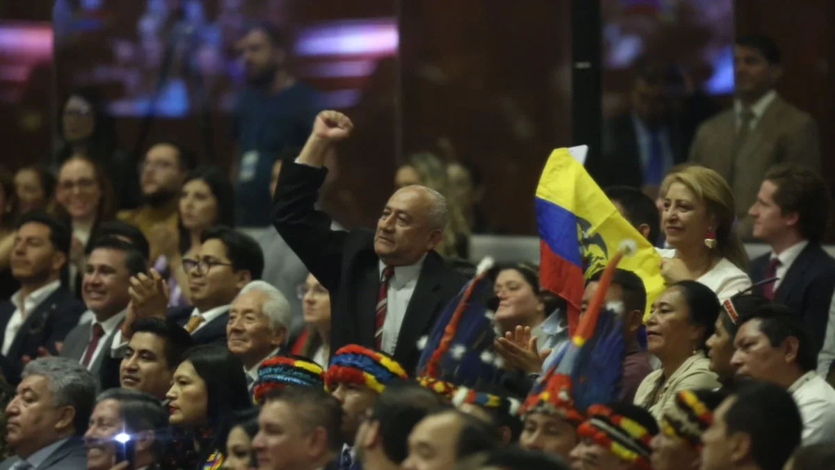Varios ciudadanos fueron invitados para ser parte del acto en la Asamblea Nacional.