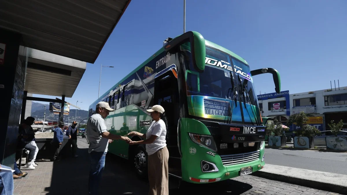 Veeduría reclama una mejora en el transporte público de Tumbaco