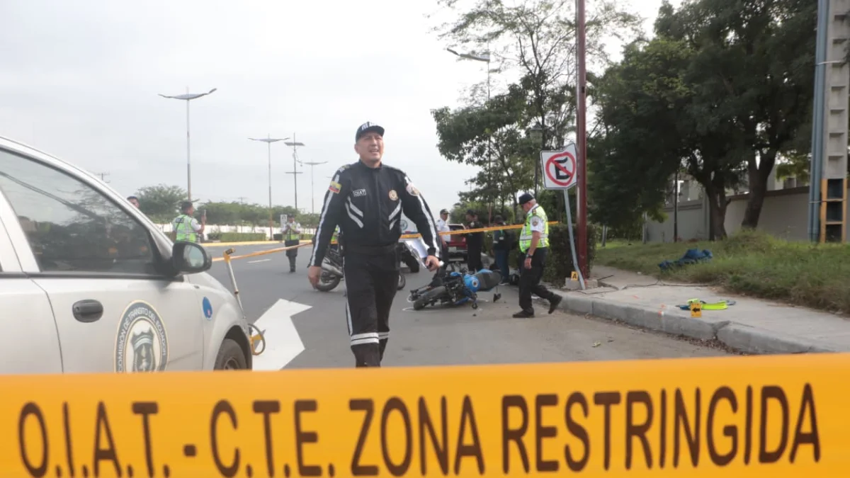 Motociclista muere en la vía a Samborondón mientras iba a su trabajo