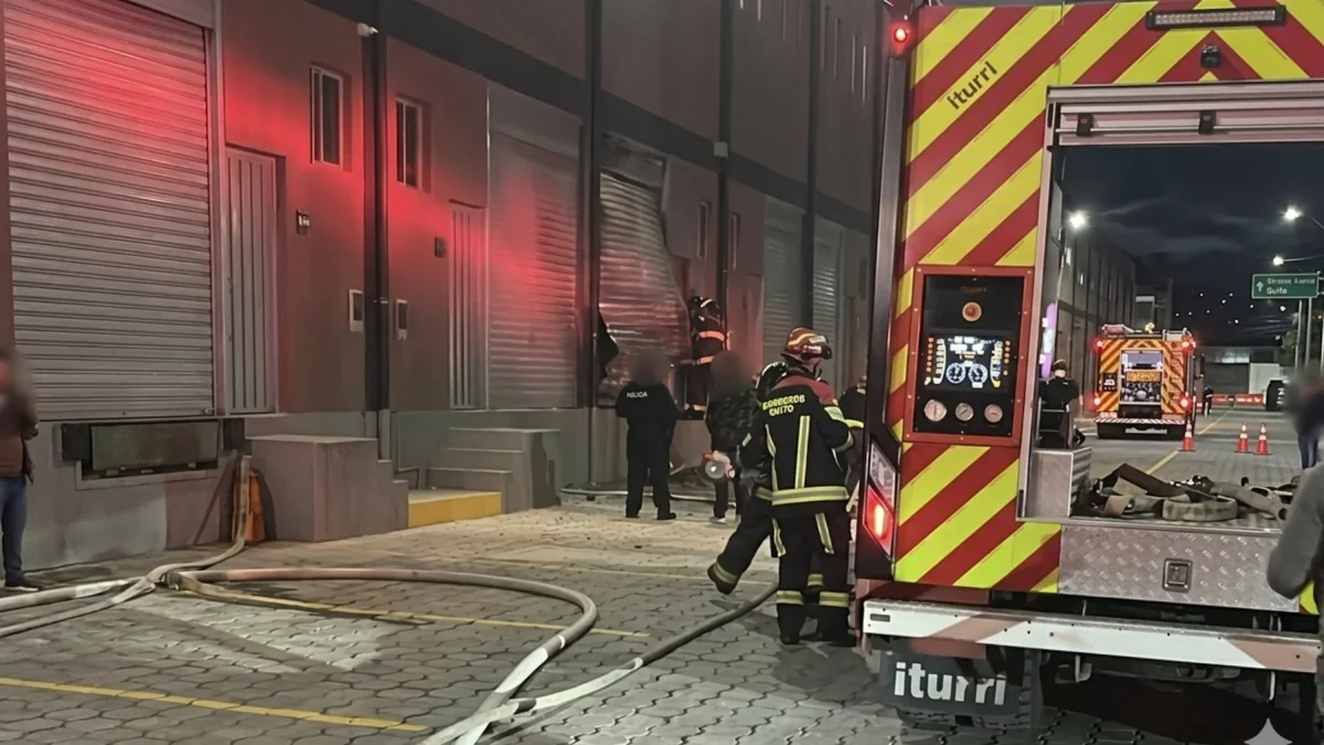 Dos incendios se reportaron en Quito durante el último día del feriado por el 24 de Mayo