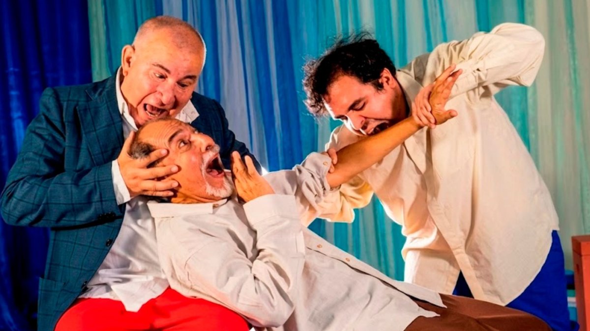 El montaje teatral rescata la esencia crítica y humorística de “Pipo”, uno de los dramaturgos más influyentes del Ecuador, desde una visión fresca y contemporánea.