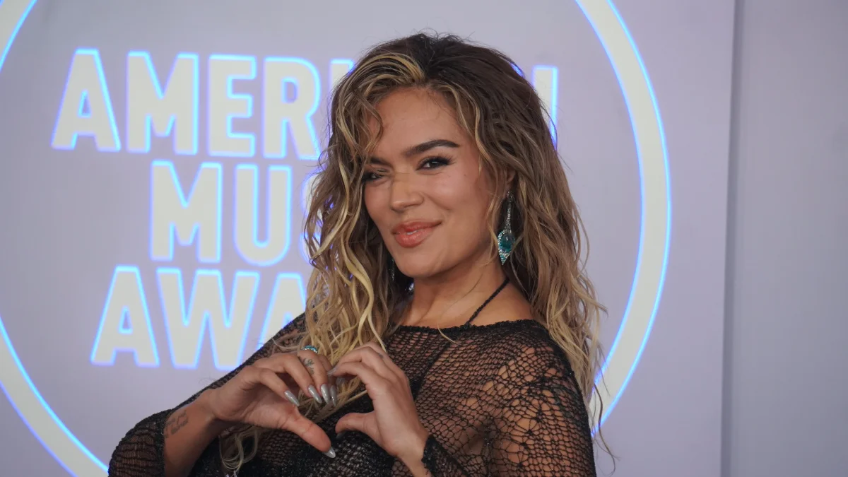 La colombiana Karol G recibió el Premio Internacional a la Excelencia Artística.