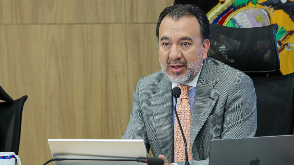El alcalde, Pabel Muñoz, estará fuera de la ciudad durante 11 días.