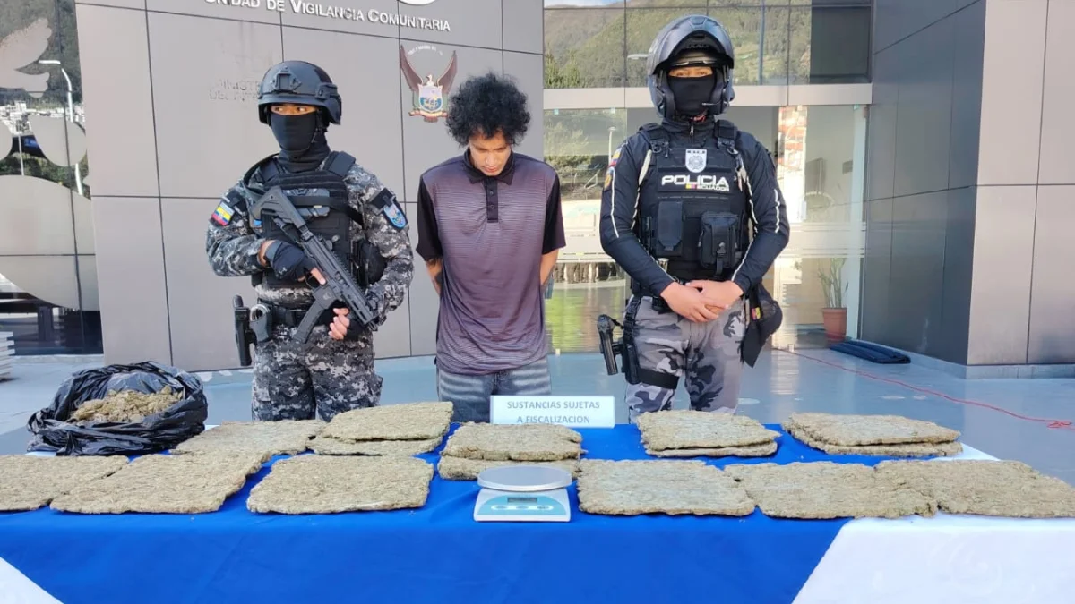Tras una persecución, alias