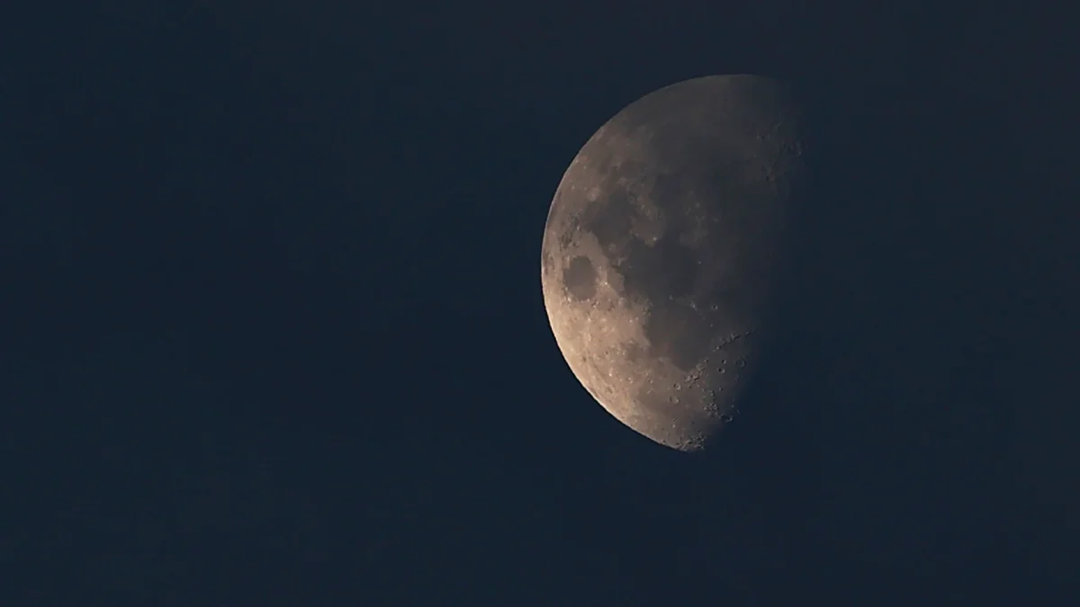 Fotografía de archivo que muestra la luna.
