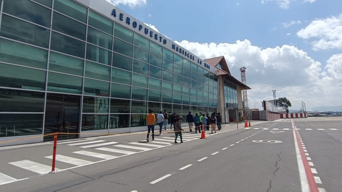 Imagen referencial. El vuelo que cubría la ruta Quito-Cuenca debía aterrizar en el aeropuerto de Cuenca pasadas las 13:00.