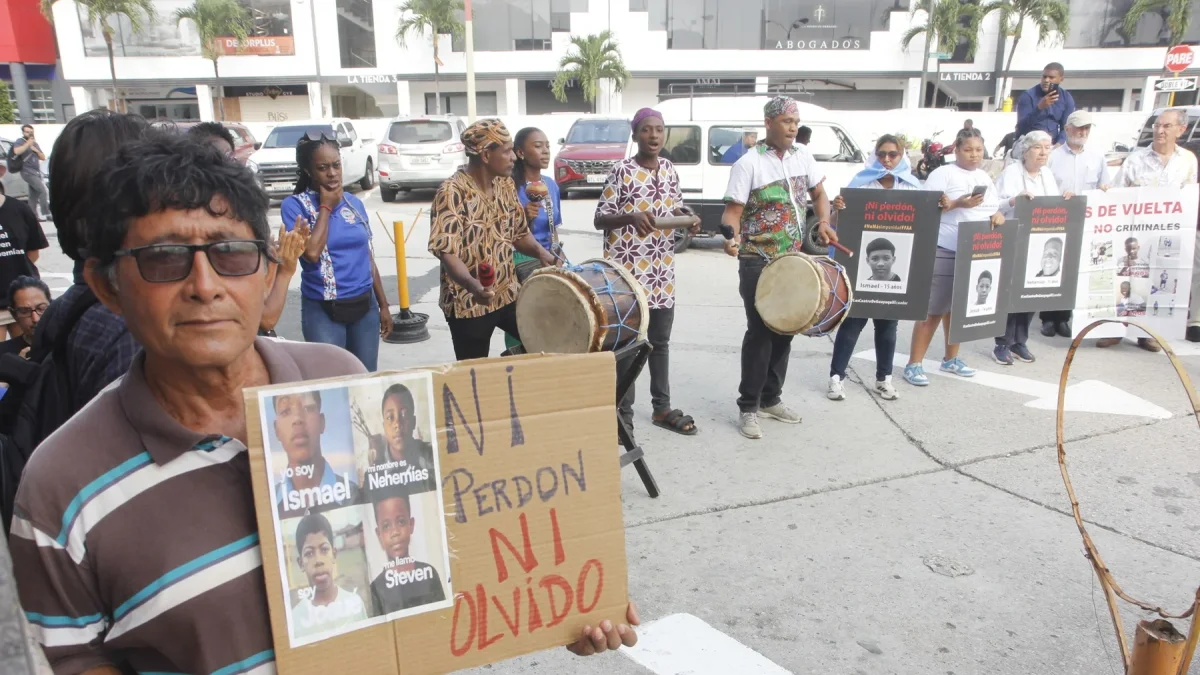 Protesta en Guayaquil por el caso de Los Niños de Las Malvinas.