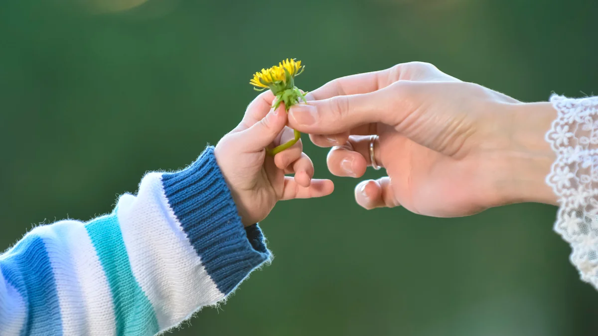 “Ella no se ha ido”: un emotivo poema dedicado al amor eterno de una madre