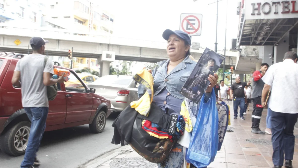 La informalidad laboral en Ecuador supera el 55 % pese al crecimiento económico.