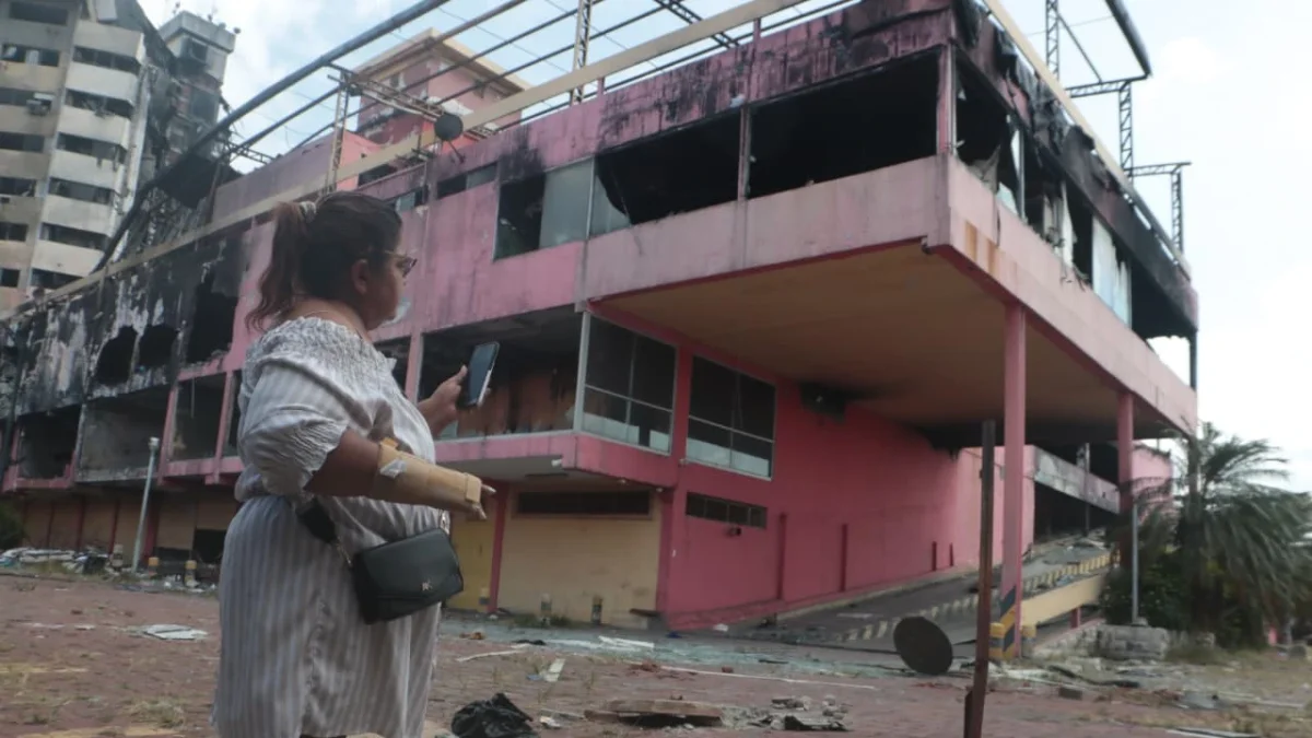 Comerciantes y propietarios denunciaron presuntas negligencias y el uso de bodegas clandestinas dentro del edificio siniestrado.