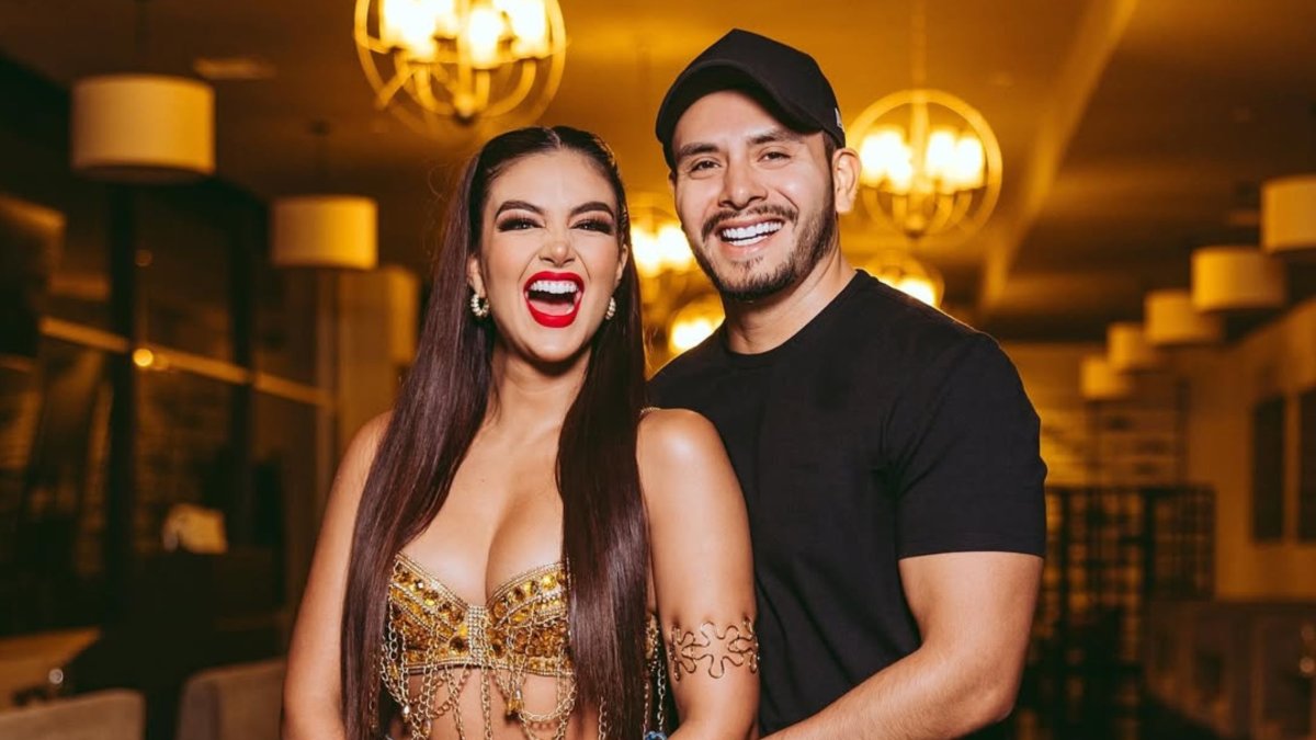 Dayanara junto a su esposo y mánager Jonathan Estrada.
