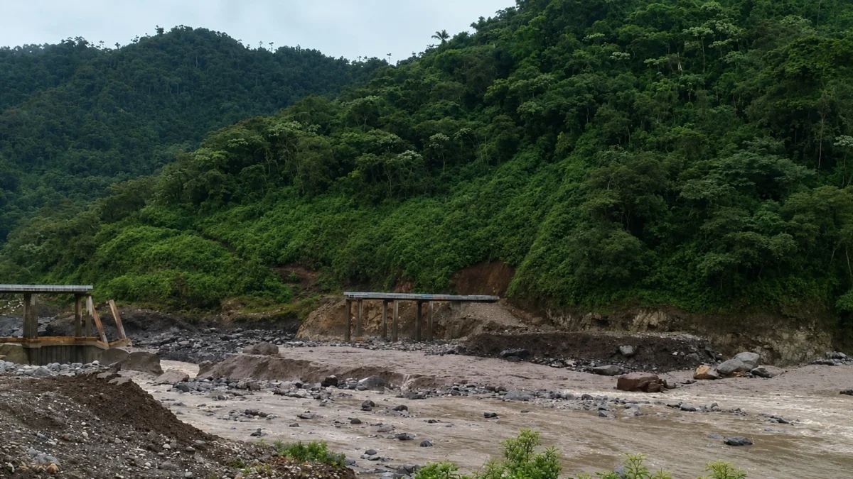 “Si lo reconstruyen, volverá a fallar”: especialistas cuestionan rehacer el dique del río Coca