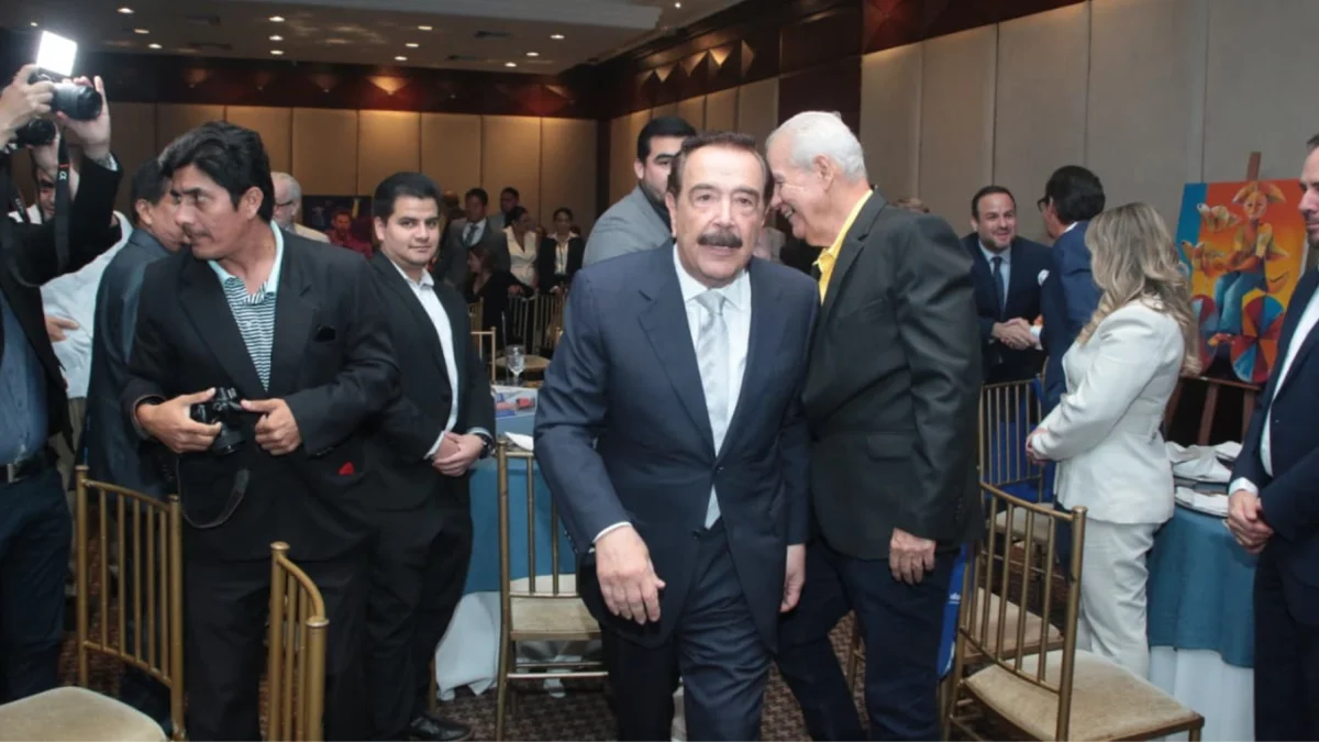 Jaime Nebot participó en un conversatorio en Guayaquil donde habló sobre el futuro de la ciudad y su rol político.