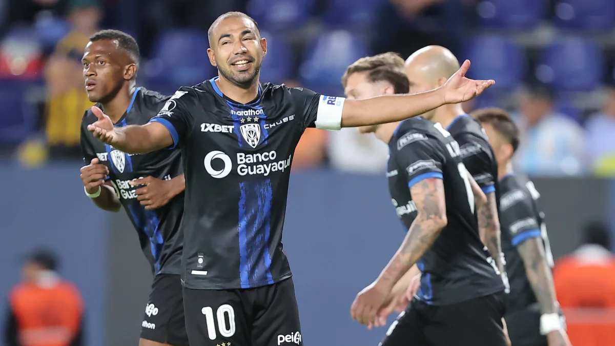 Júnior Sornoza convirtió de penalti el 1-0 de IDV ante Rosario Central.