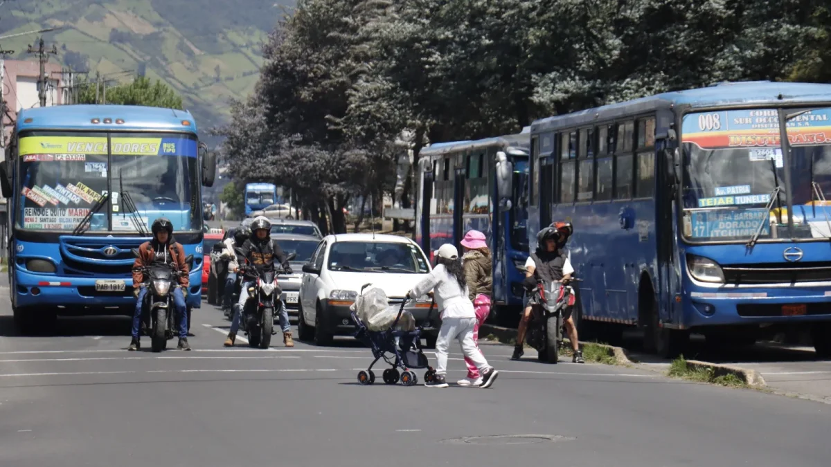 Transportistas de Quito deberán cumplir ocho requisitos para que se apruebe el alza de la tarifa.