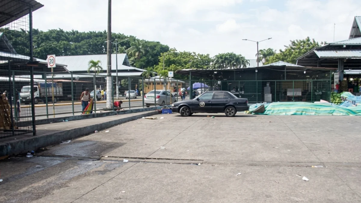 El asesinato se cometió en uno de los andenes del mercado municipal Montebello, ubicado en el noroeste de Guayaquil.