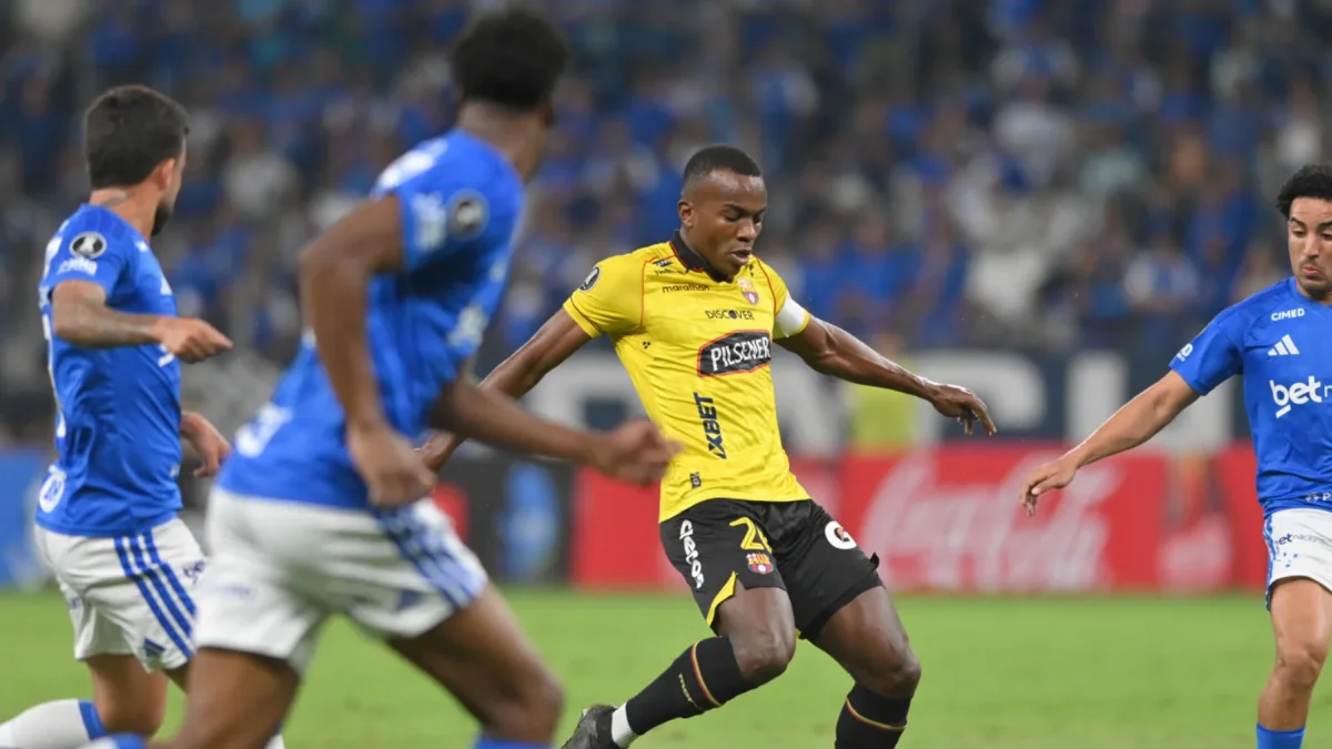 VIDEO: ¿debió ser roja? La jugada polémica en el Cruzeiro vs Barcelona