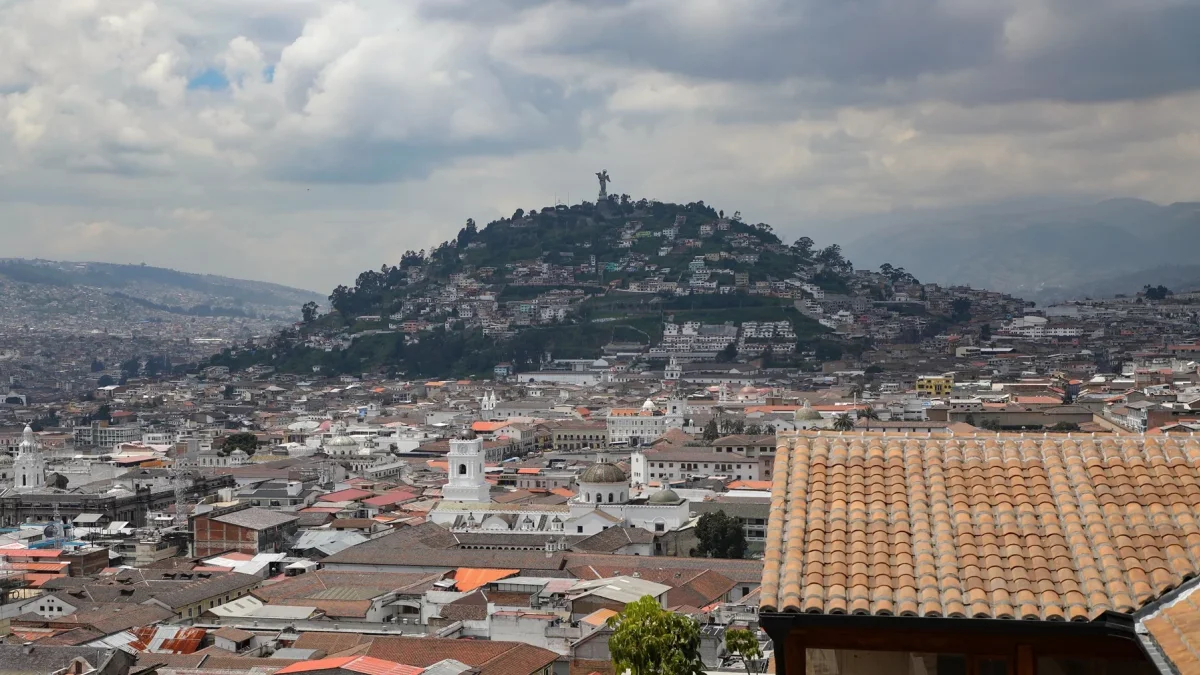 Tras declinación de Barrera, estos son los precandidatos a Alcaldía de Quito 2026