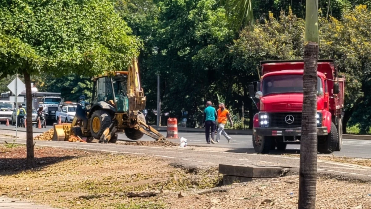 Se instala semáforo en vía a la costa: En este punto facilitará el cruce de peatones