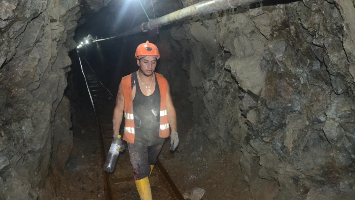 Acuerdo ministerial permite cambios en contratos mineros vigentes.