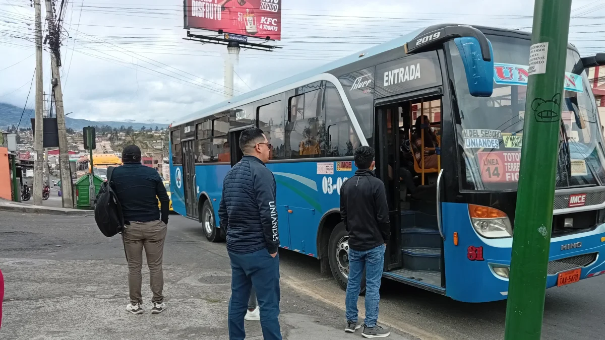 Buses de Ambato operarán menos horas para exigir una revisión de la tarifa: estos son los horarios
